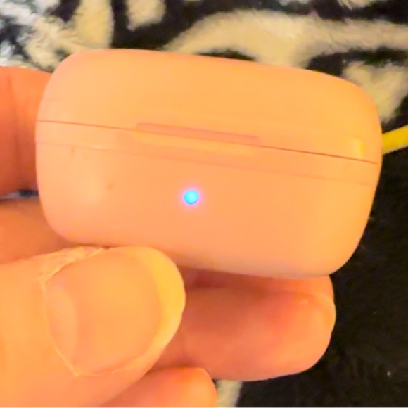 TikTok Scrolling Ring Bluetooth Ring Remote Page Turner Selfie for iPhone/iPad - Picture 4 of 15